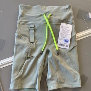 Lululemon cargo hiking shorts size 4